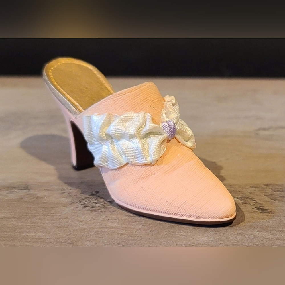 Collectible Slip On Style High Heel Miniature Decorative Shoe [ Read Details ]